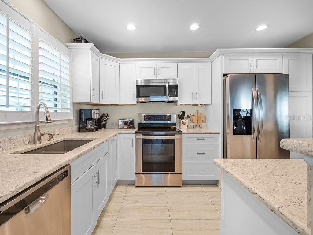 Image 18 of 75 For 6700 Gulf Drive B8
