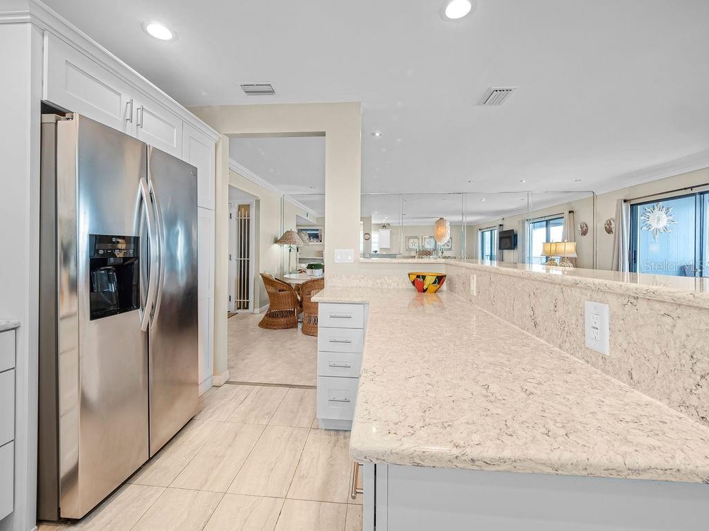 Image 19 of 75 For 6700 Gulf Drive B8