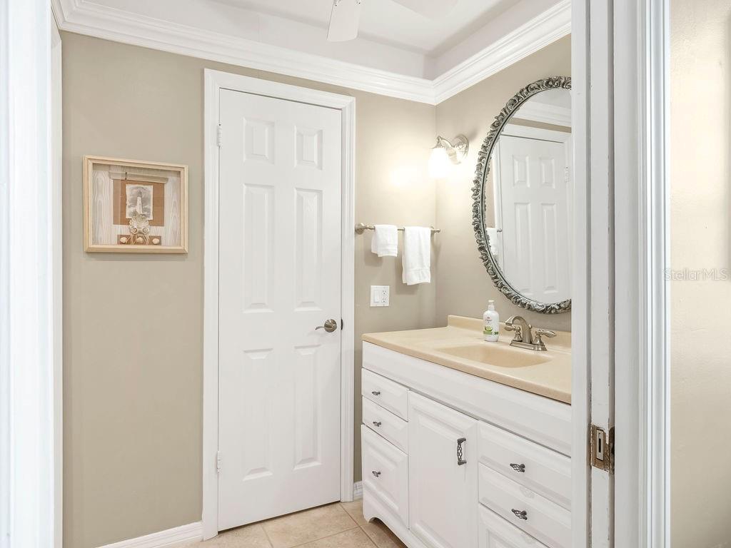 Image 23 of 75 For 6700 Gulf Drive B8