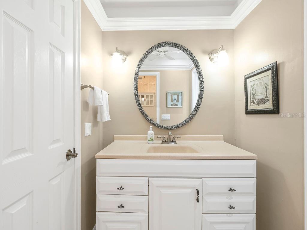 Image 26 of 75 For 6700 Gulf Drive B8