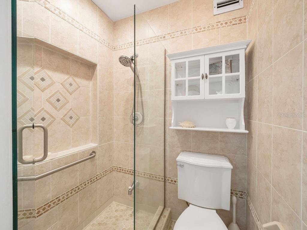 Image 27 of 75 For 6700 Gulf Drive B8