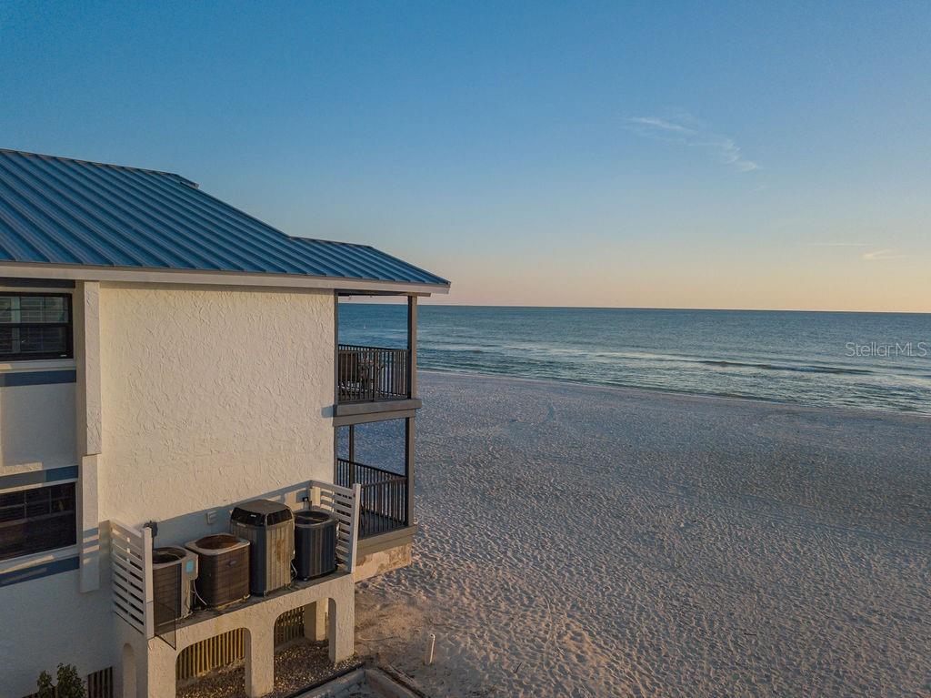 Image 46 of 75 For 6700 Gulf Drive B8