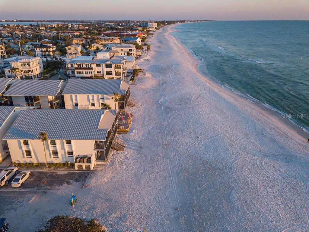 Image 7 of 75 For 6700 Gulf Drive B8