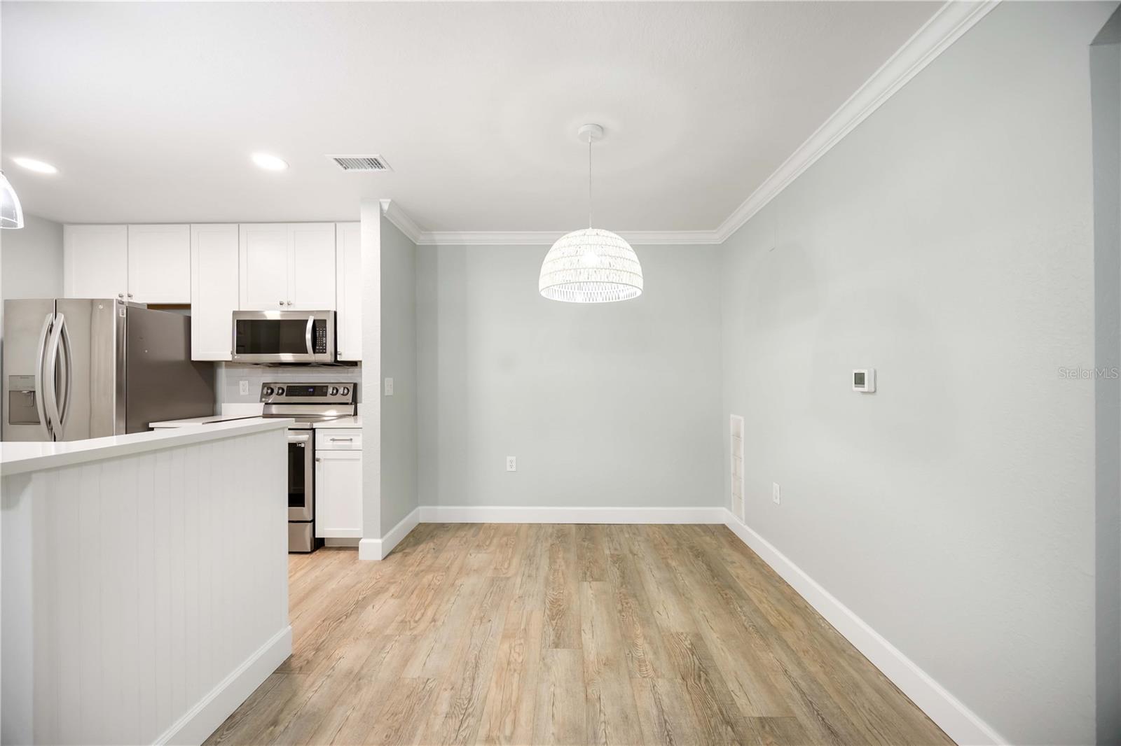 Image 10 of 30 For 8821 Manor Loop 101