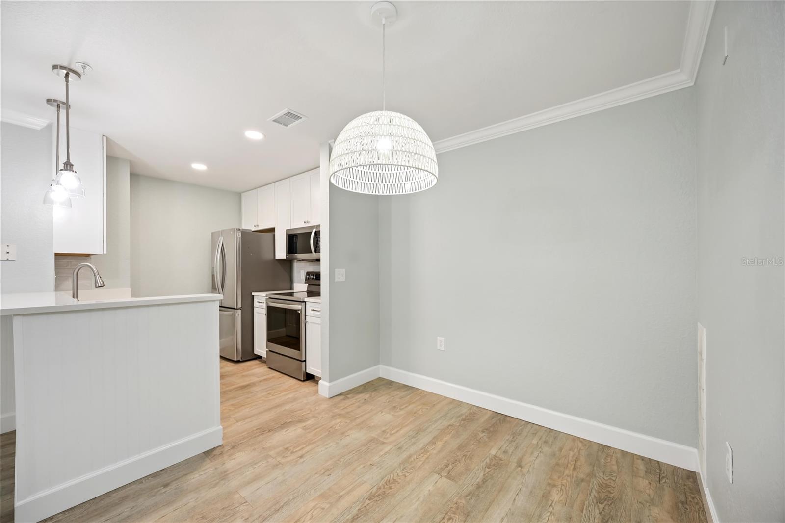 Image 11 of 30 For 8821 Manor Loop 101