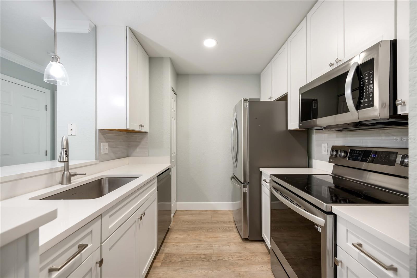 Image 12 of 30 For 8821 Manor Loop 101