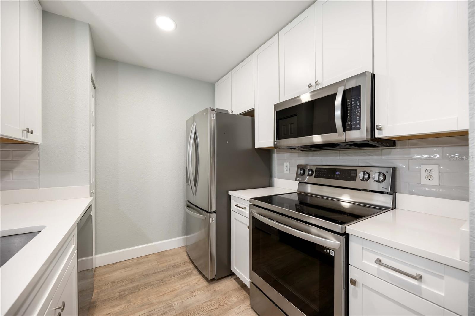 Image 13 of 30 For 8821 Manor Loop 101
