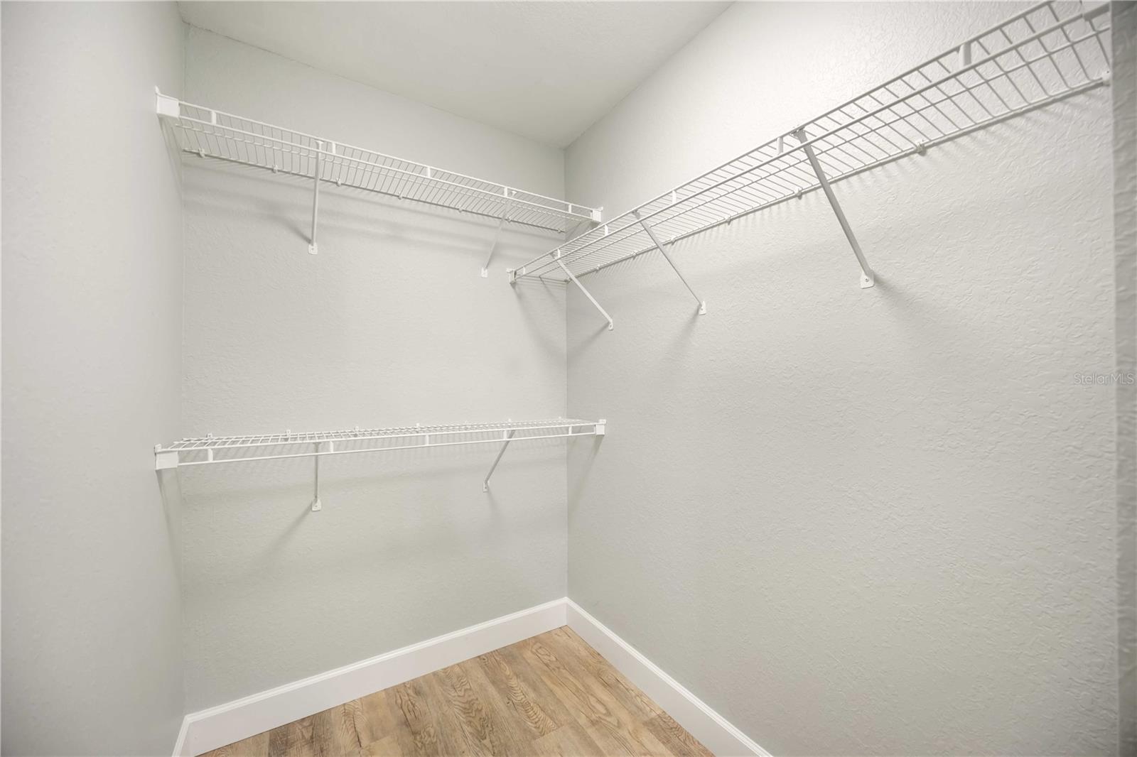 Image 17 of 30 For 8821 Manor Loop 101