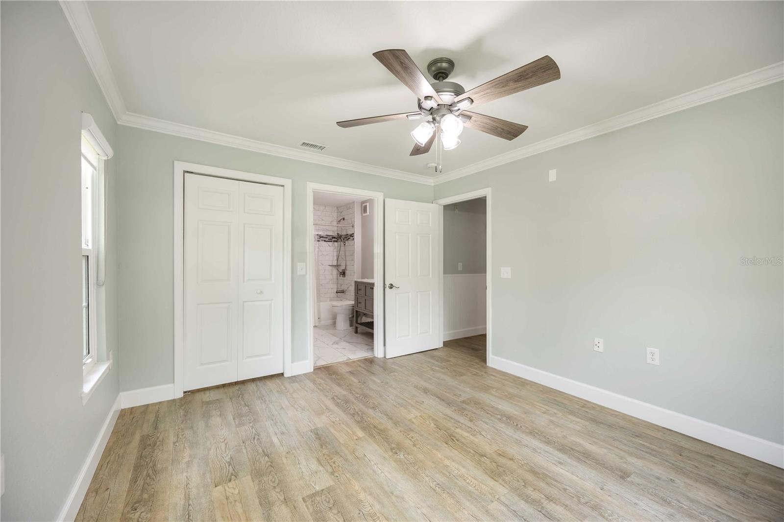 Image 21 of 30 For 8821 Manor Loop 101