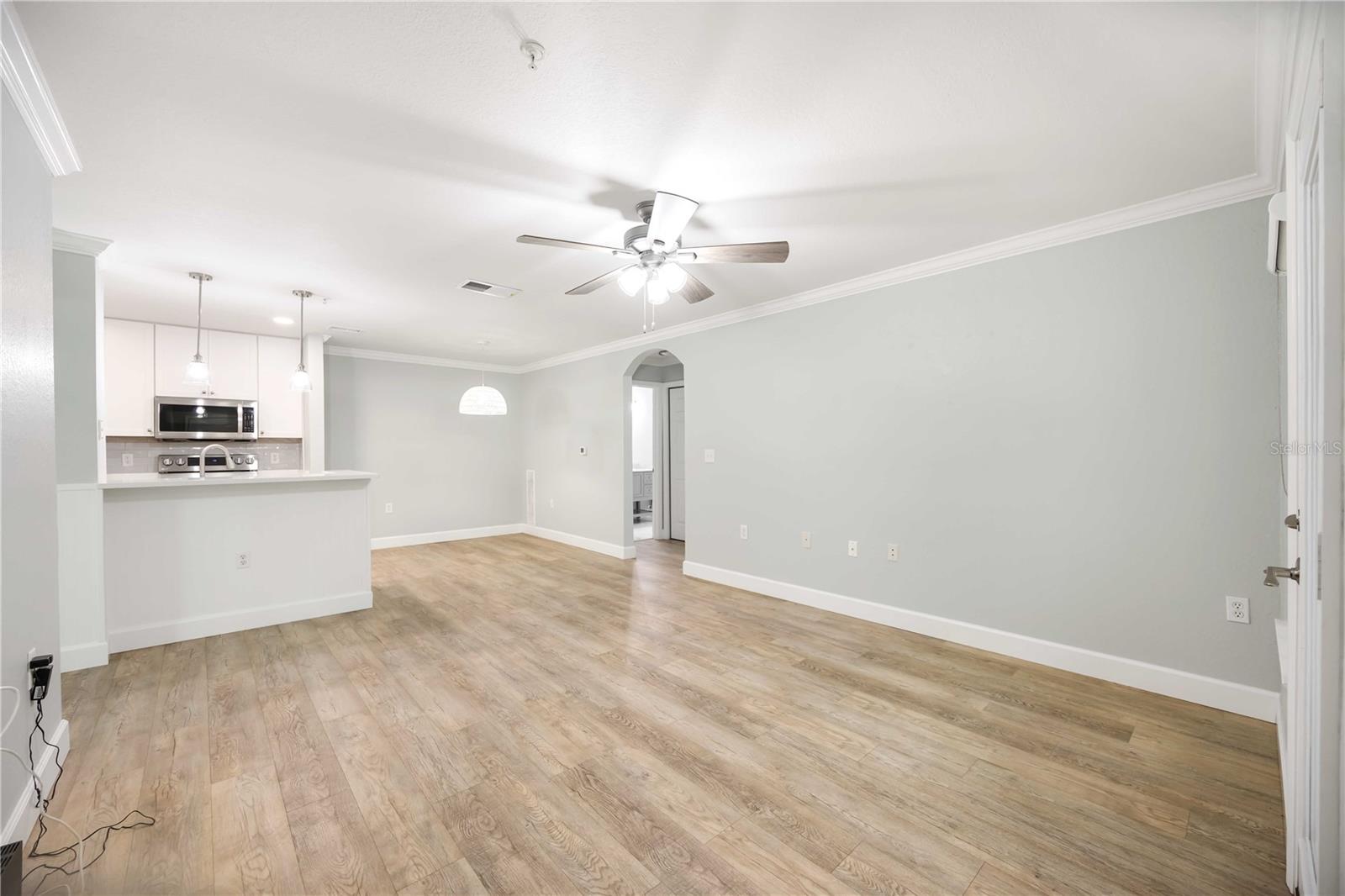 Image 7 of 30 For 8821 Manor Loop 101
