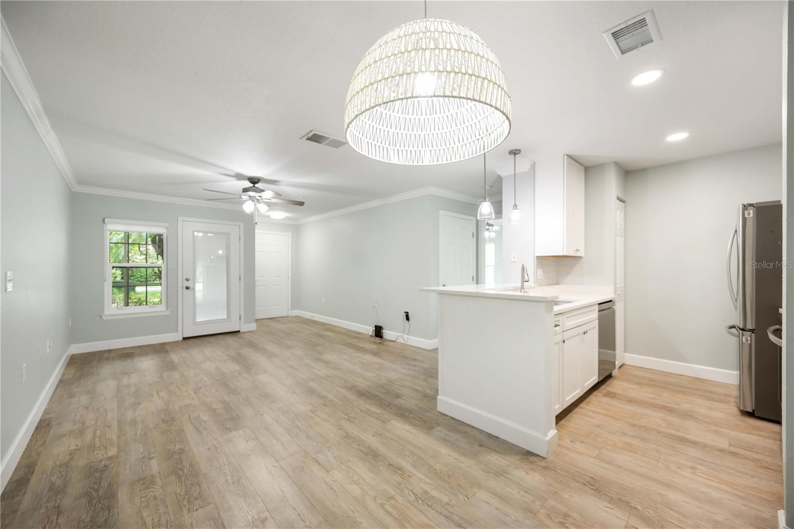 Image 9 of 30 For 8821 Manor Loop 101