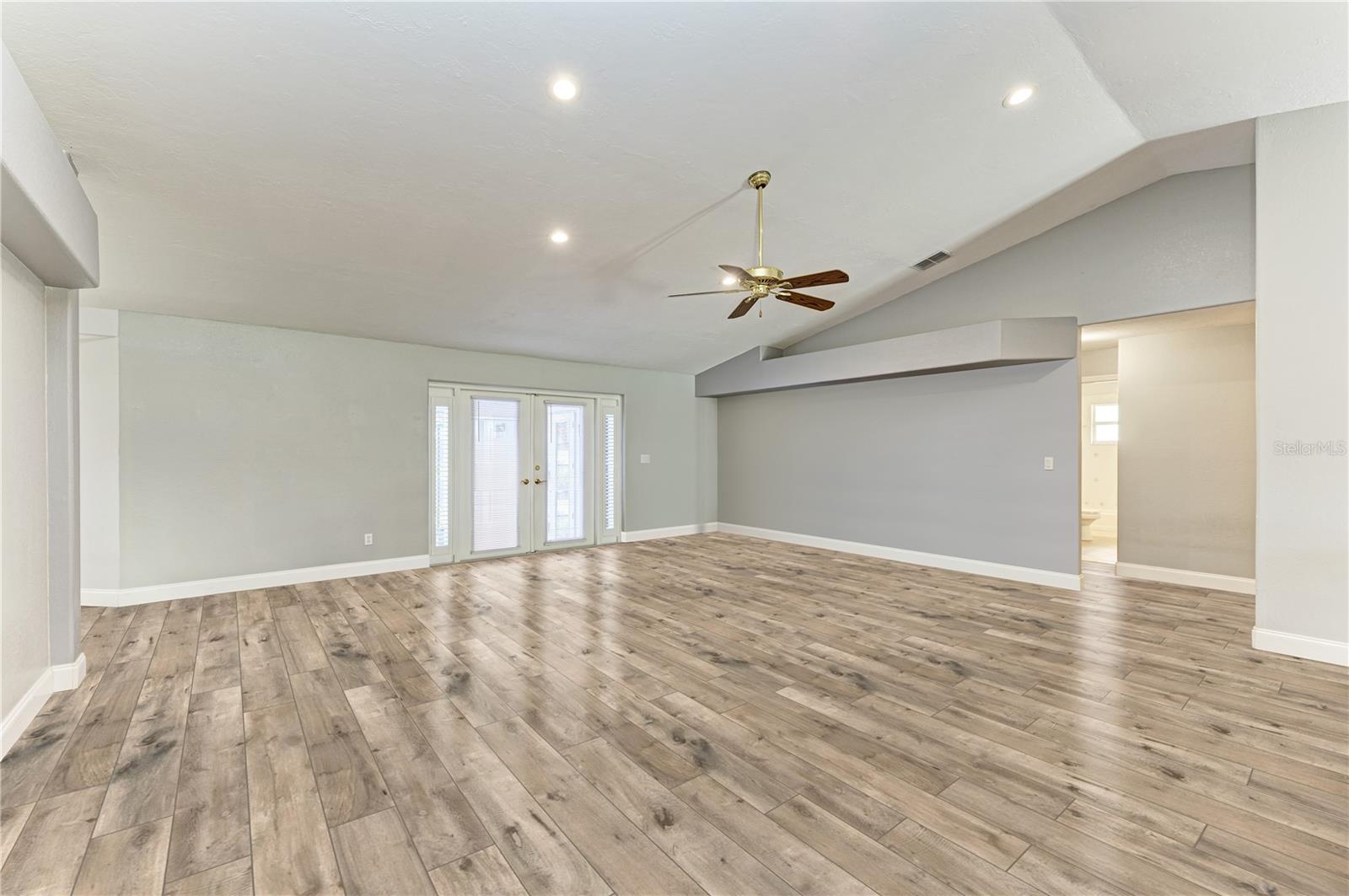 Image 4 of 36 For 13615 4th Avenue Ne
