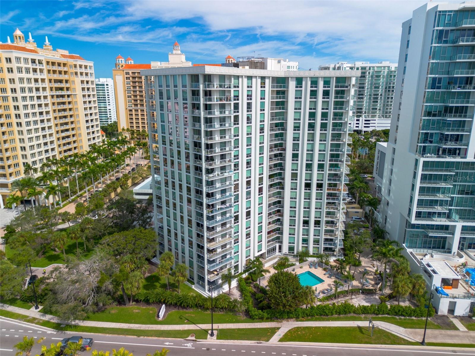 Image 2 of 40 For 1111 Gulfstream Avenue 10e