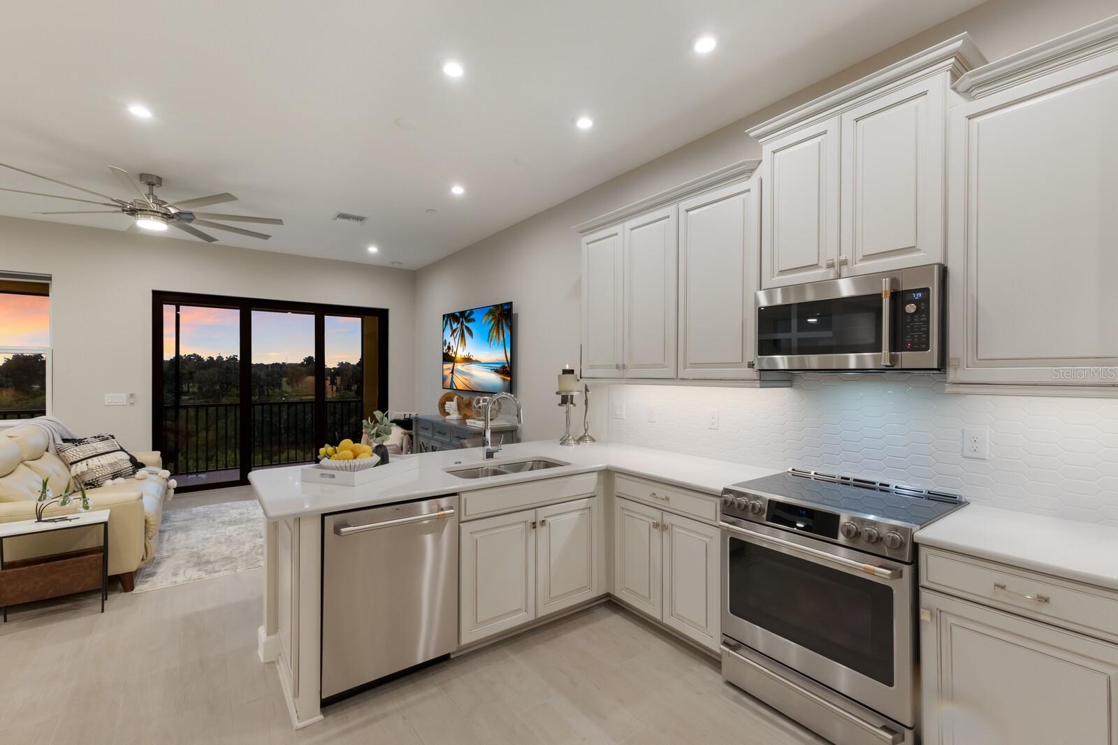 Image 11 of 74 For 5565 Cannes Circle 5565