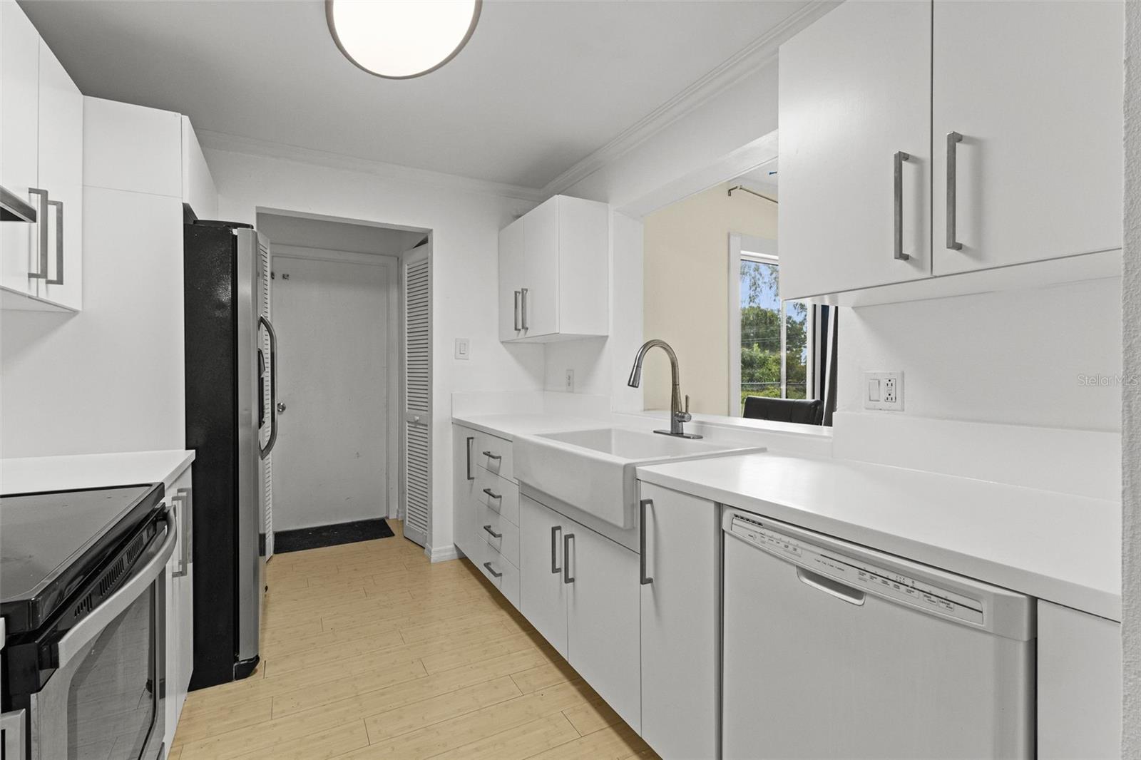 Image 10 of 42 For 90 Venice East Boulevard