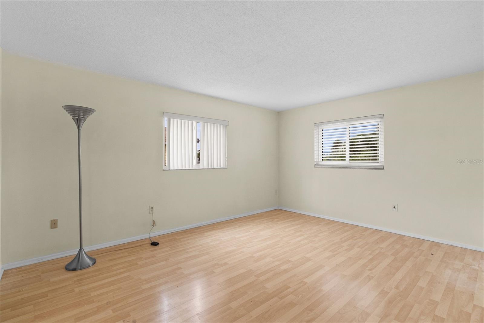 Image 14 of 42 For 90 Venice East Boulevard