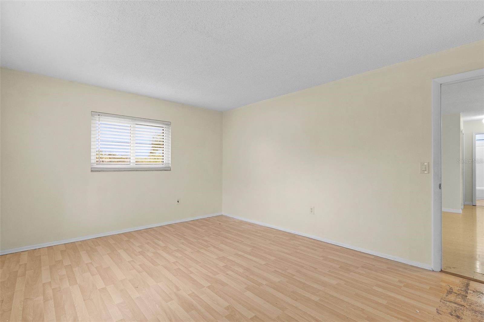 Image 15 of 42 For 90 Venice East Boulevard