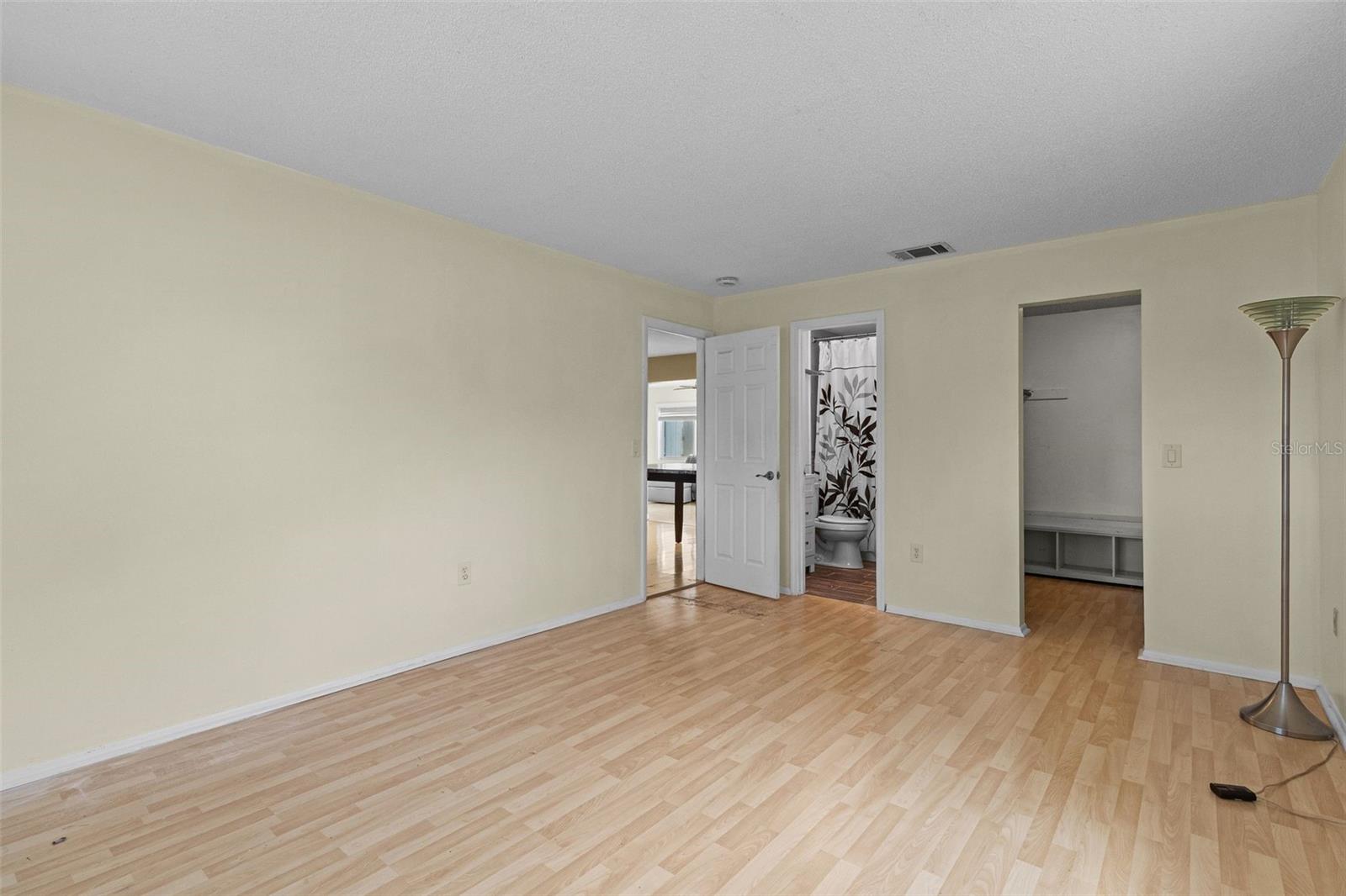 Image 16 of 42 For 90 Venice East Boulevard