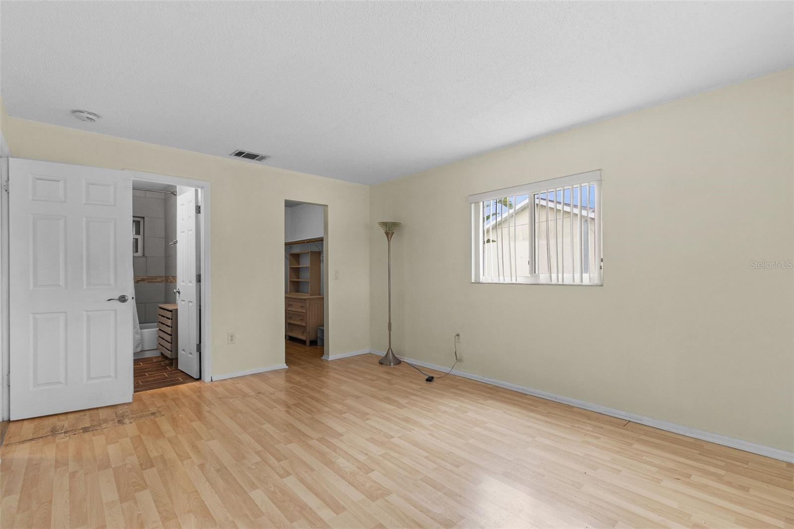 Image 17 of 42 For 90 Venice East Boulevard