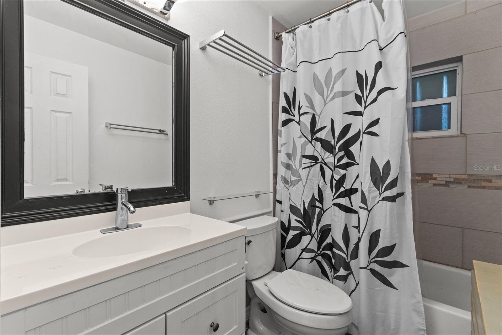 Image 19 of 42 For 90 Venice East Boulevard