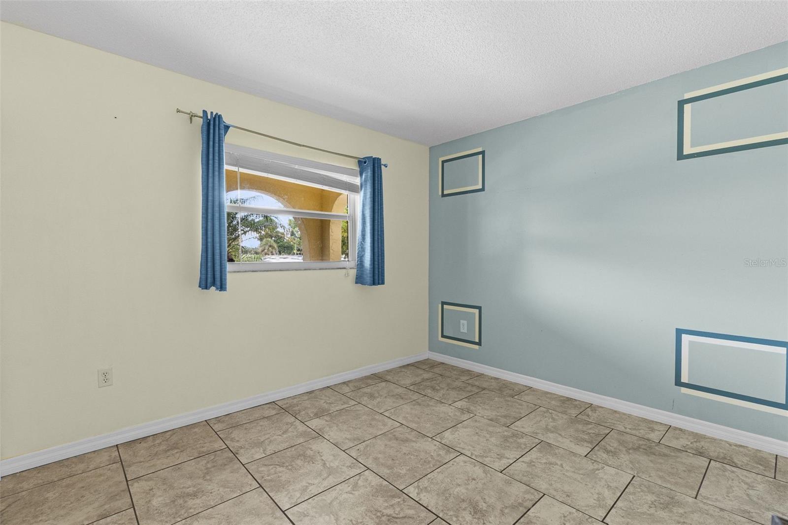 Image 20 of 42 For 90 Venice East Boulevard