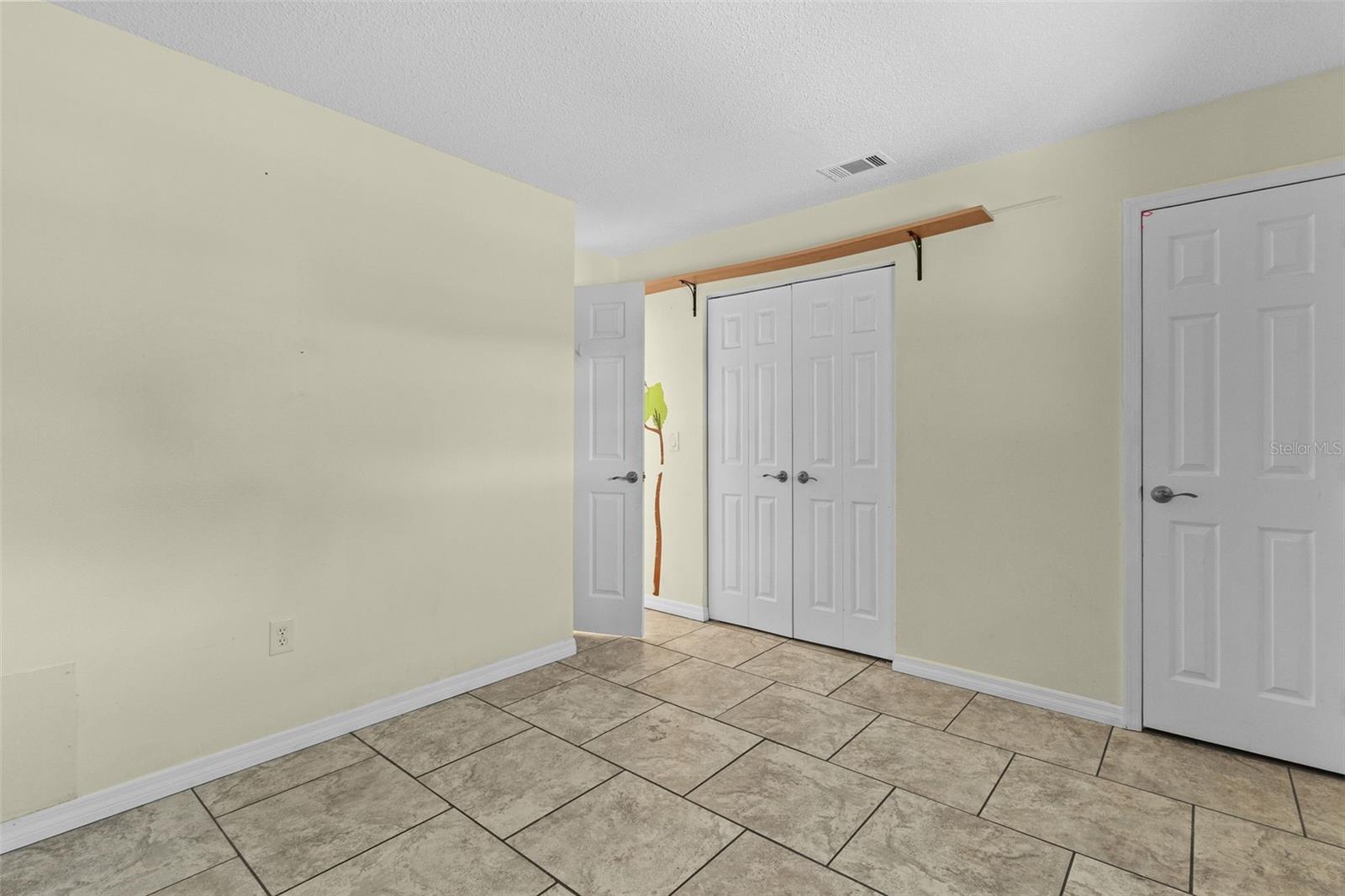 Image 21 of 42 For 90 Venice East Boulevard