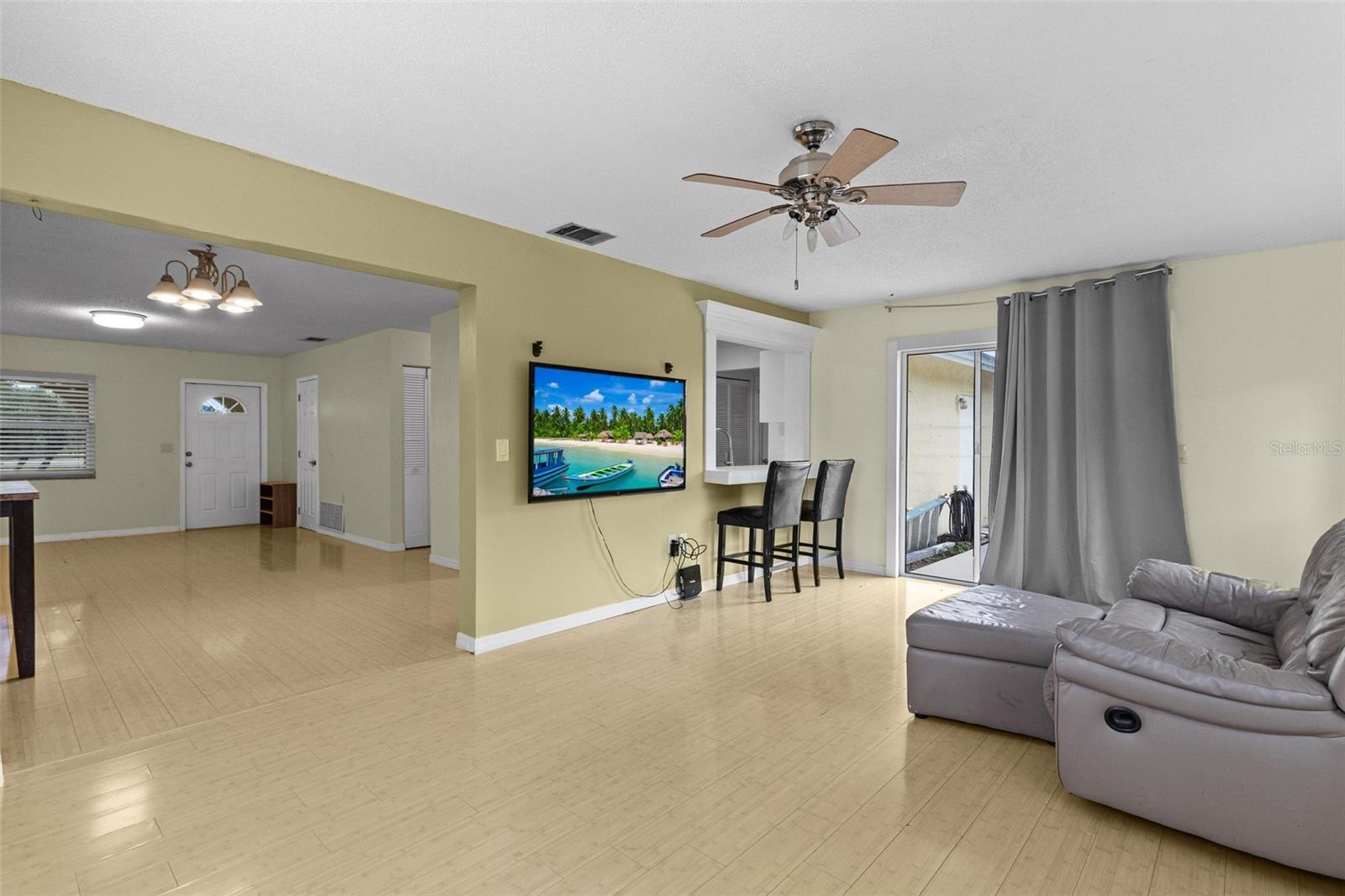 Image 24 of 42 For 90 Venice East Boulevard