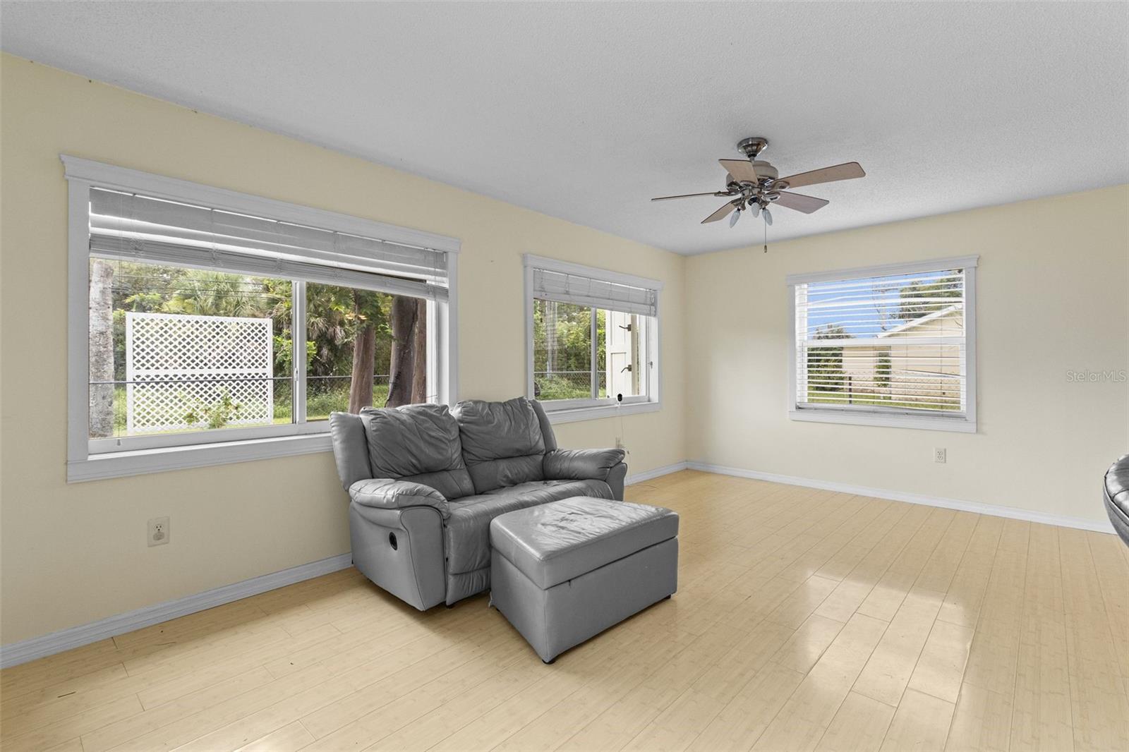 Image 25 of 42 For 90 Venice East Boulevard