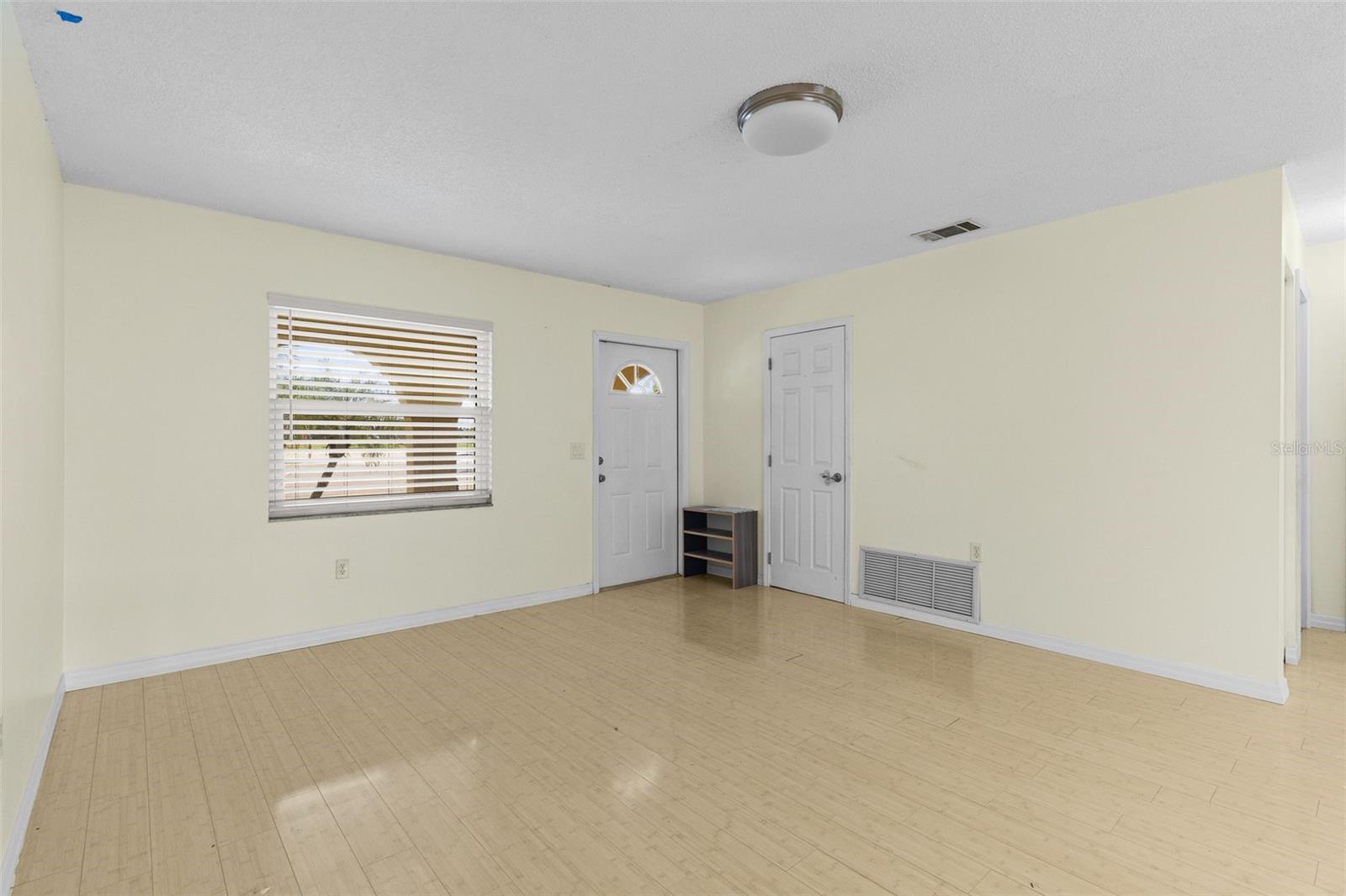 Image 7 of 42 For 90 Venice East Boulevard