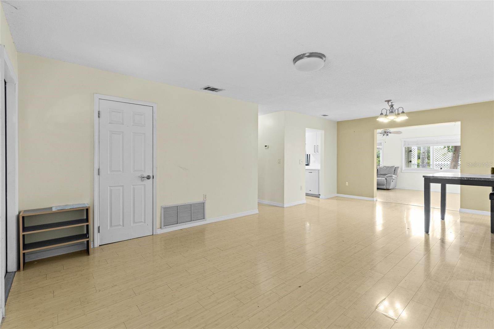 Image 8 of 42 For 90 Venice East Boulevard