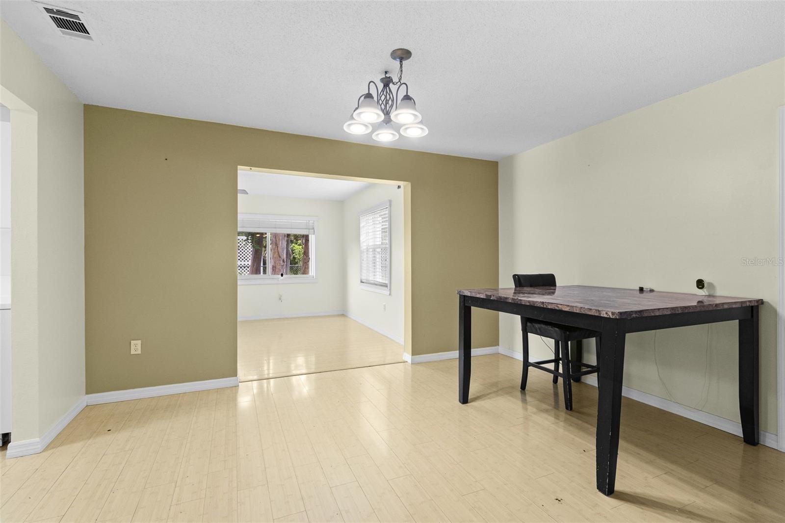 Image 9 of 42 For 90 Venice East Boulevard