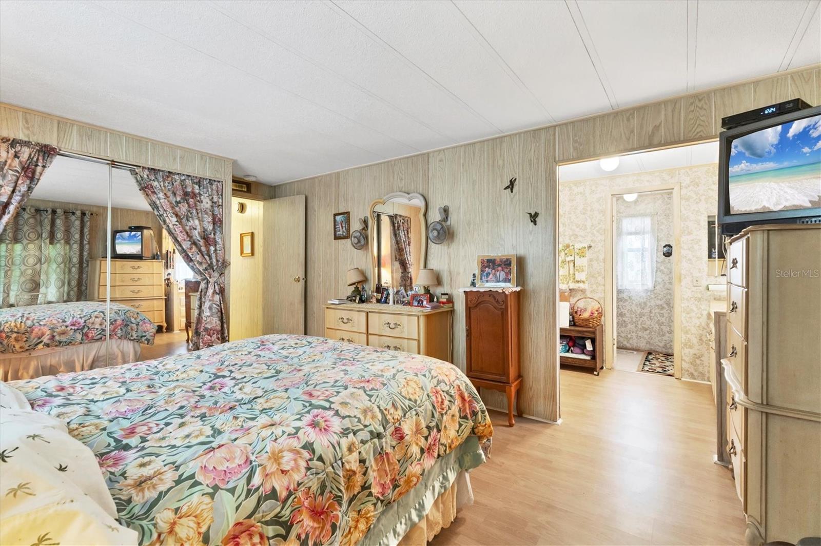 Image 14 of 37 For 6710 36th Avenue E 52