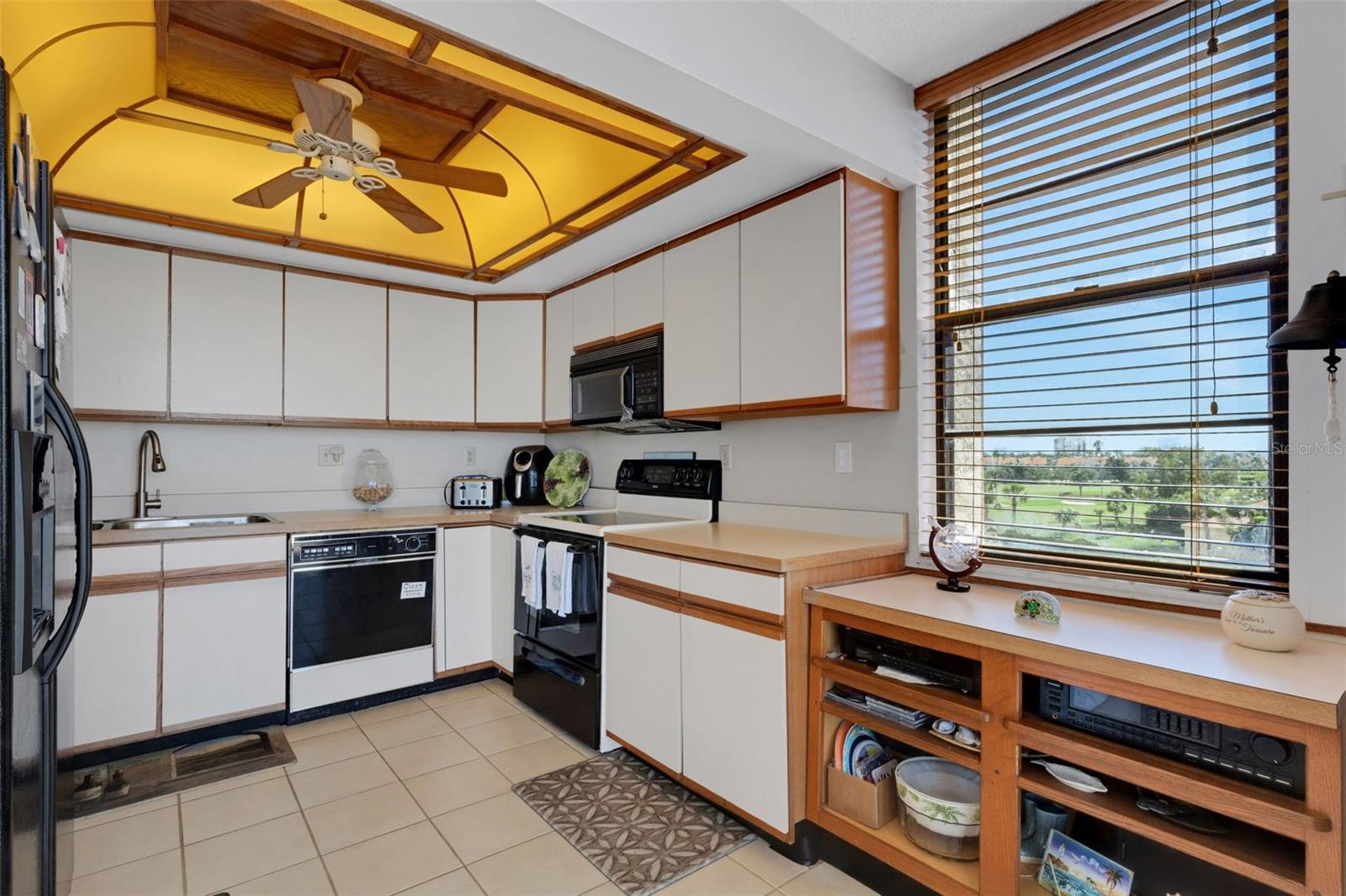 Image 3 of 42 For 6145 Sun Boulevard 506