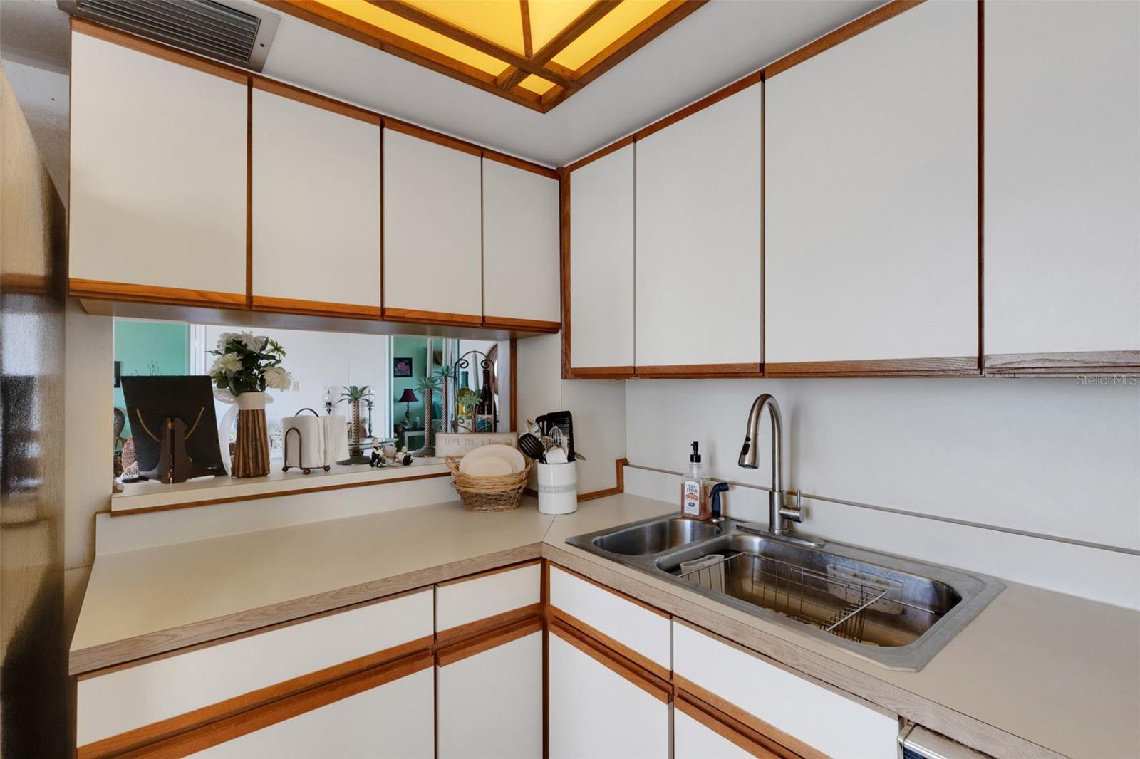 Image 5 of 42 For 6145 Sun Boulevard 506