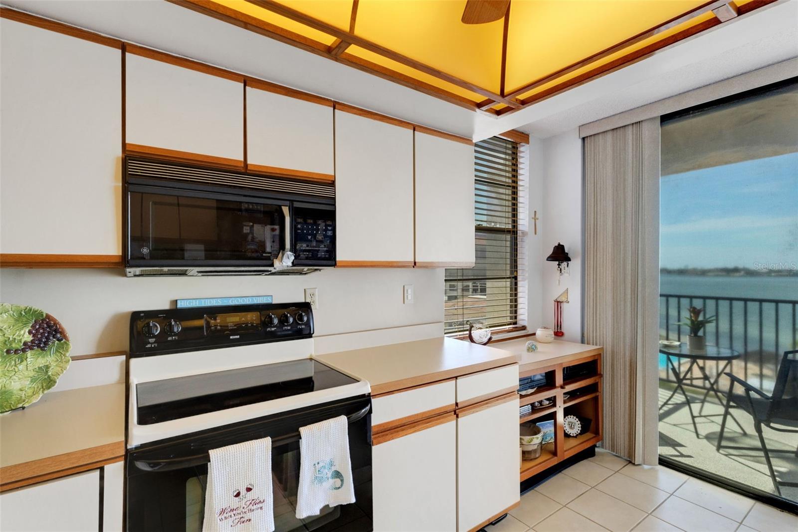 Image 6 of 42 For 6145 Sun Boulevard 506