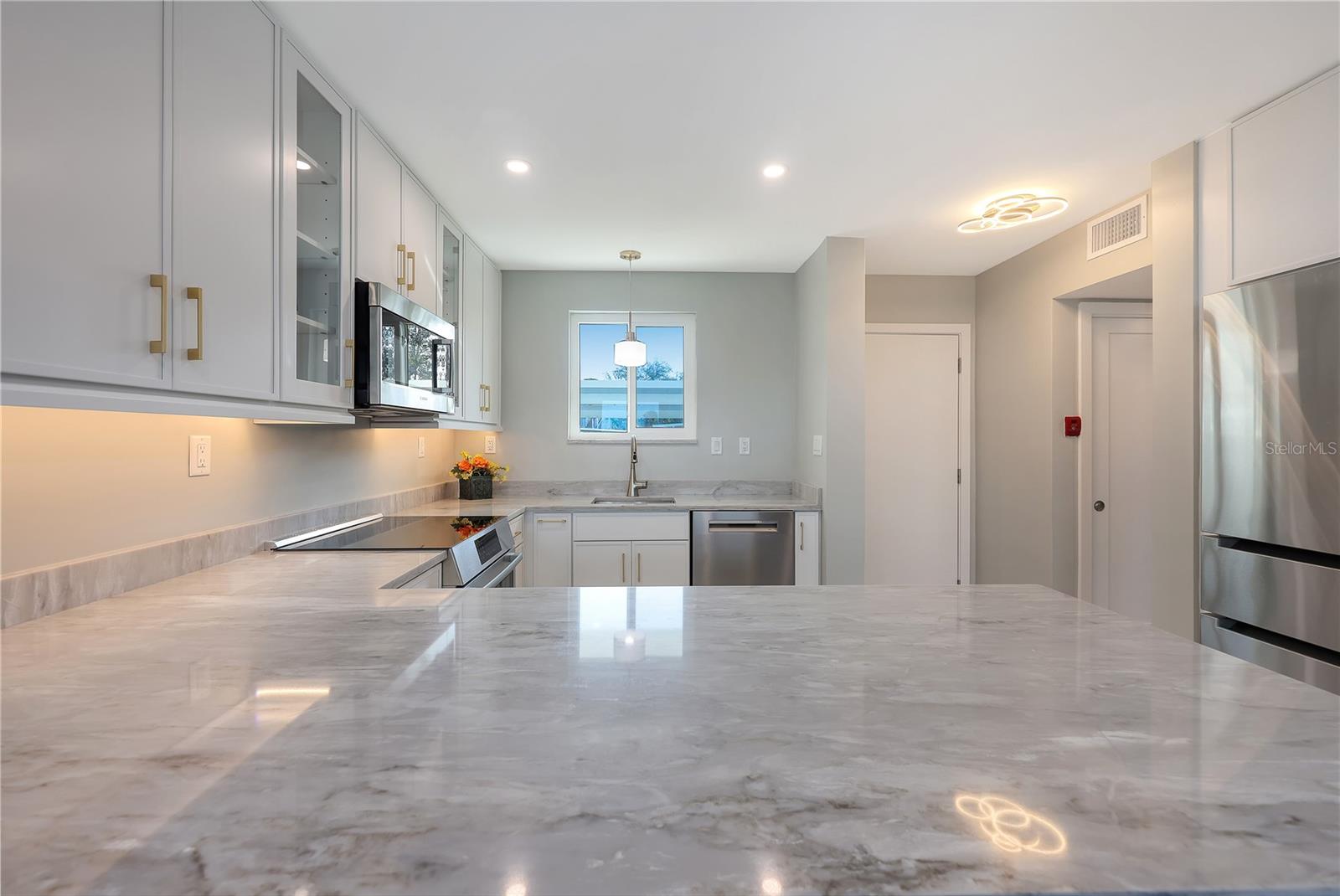 Image 5 of 51 For 769 John Ringling Boulevard 3