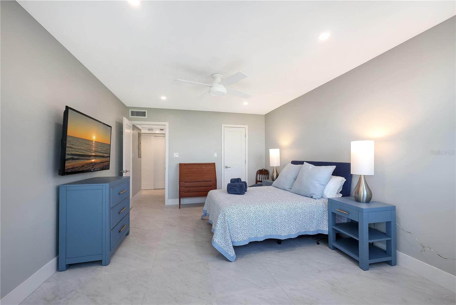 Image 7 of 51 For 769 John Ringling Boulevard 3