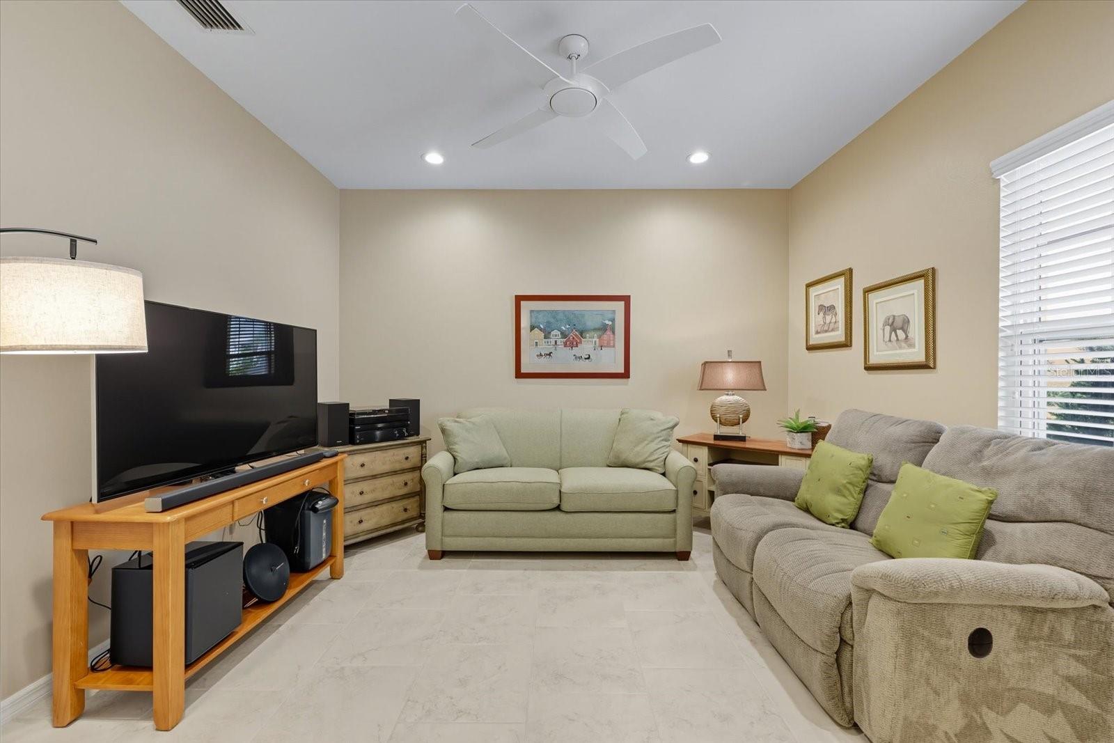 Image 7 of 31 For 7031 White Willow Court
