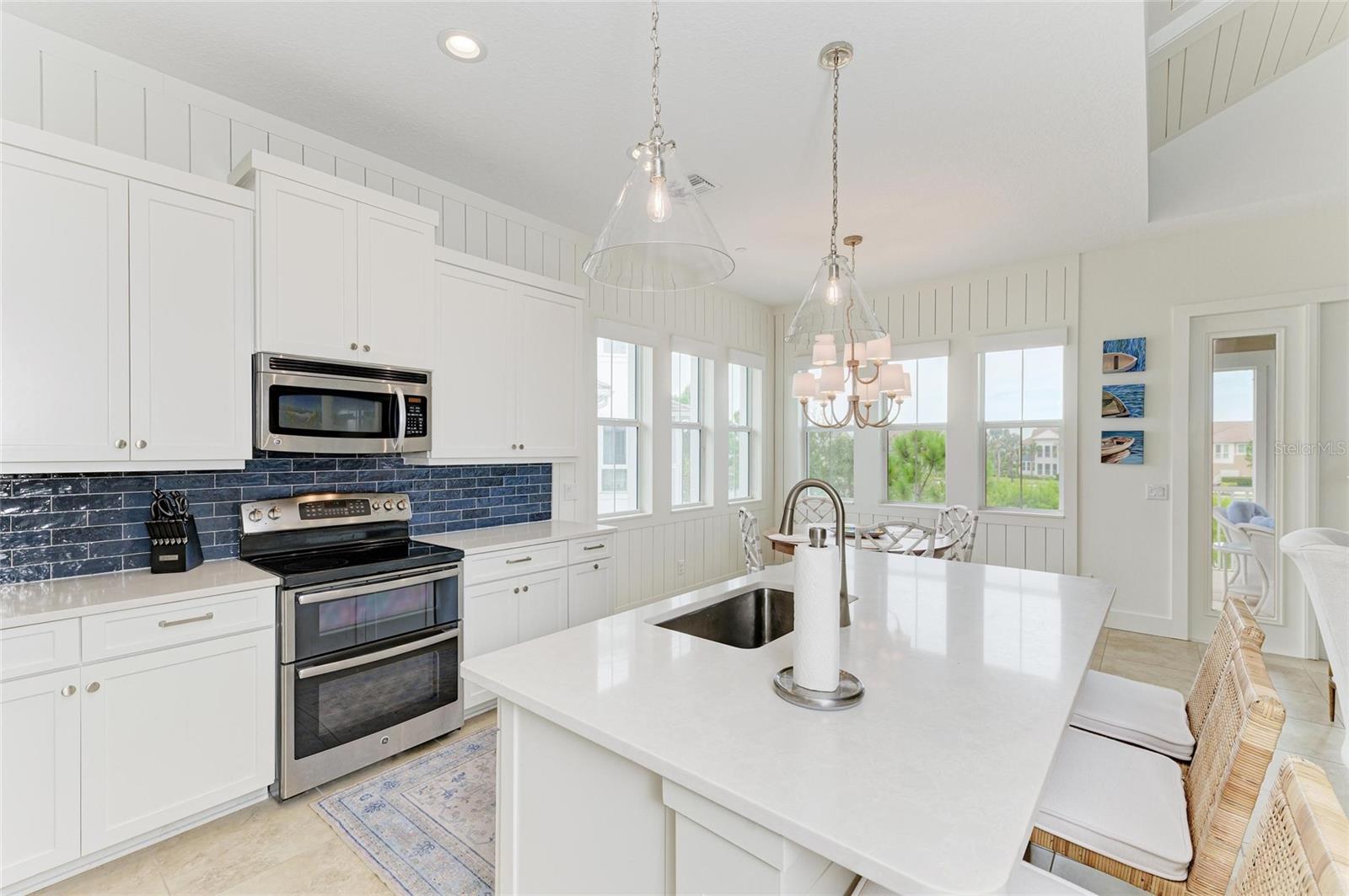 Image 12 of 100 For 258 Sapphire Lake Drive 202