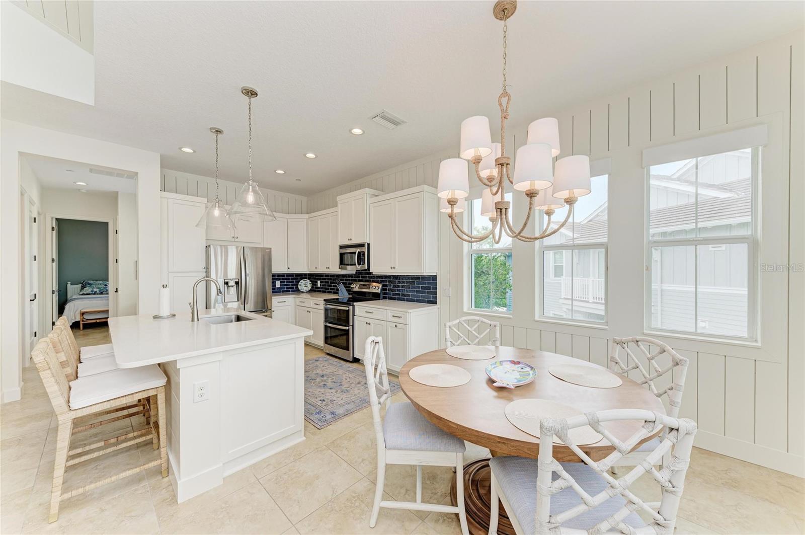 Image 15 of 100 For 258 Sapphire Lake Drive 202