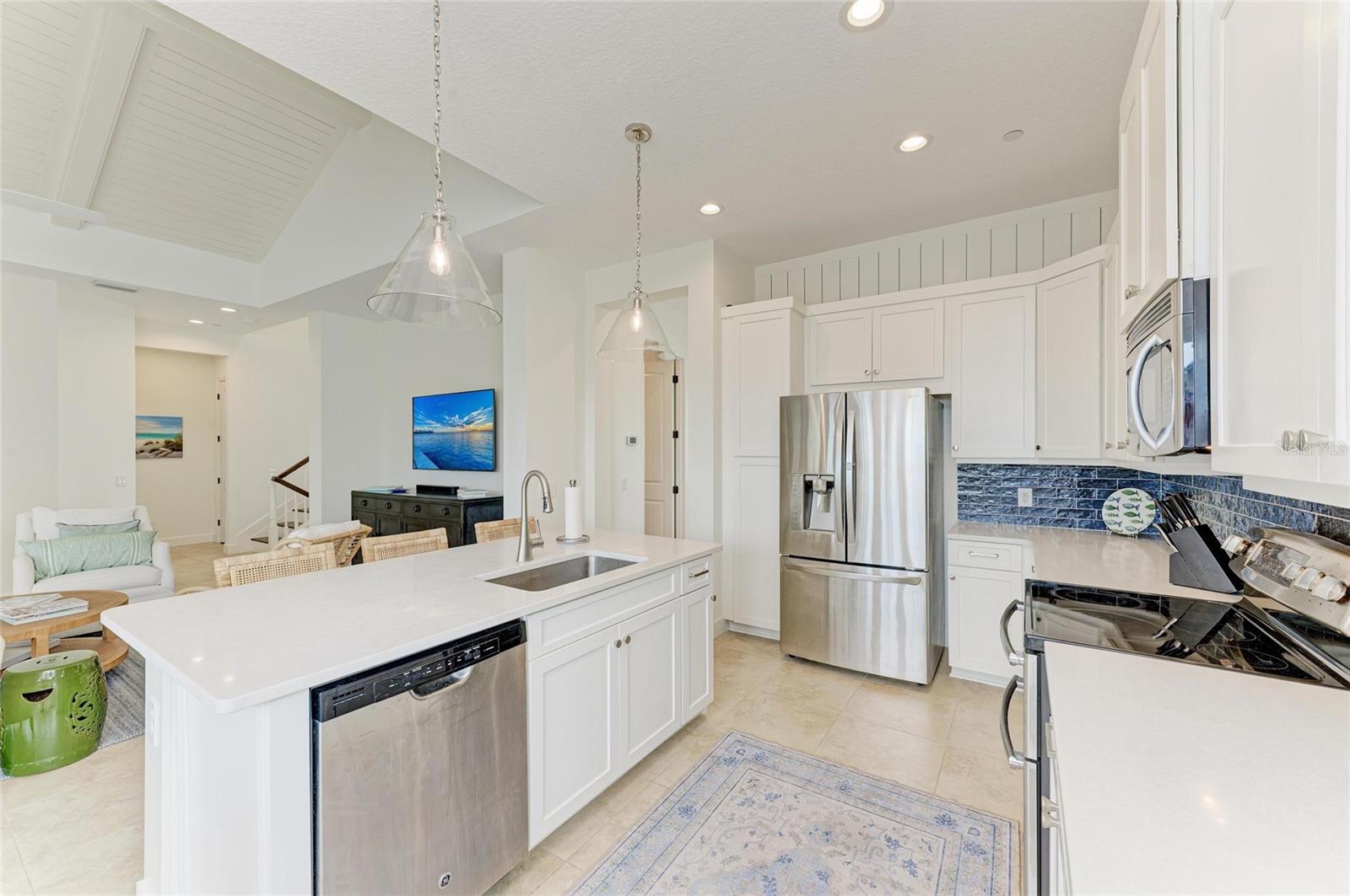Image 16 of 100 For 258 Sapphire Lake Drive 202