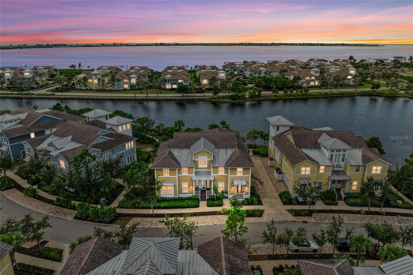 Image 43 of 100 For 258 Sapphire Lake Drive 202