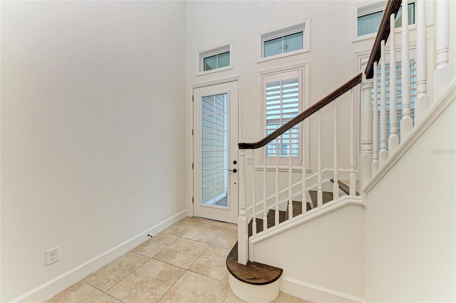 Image 6 of 100 For 258 Sapphire Lake Drive 202
