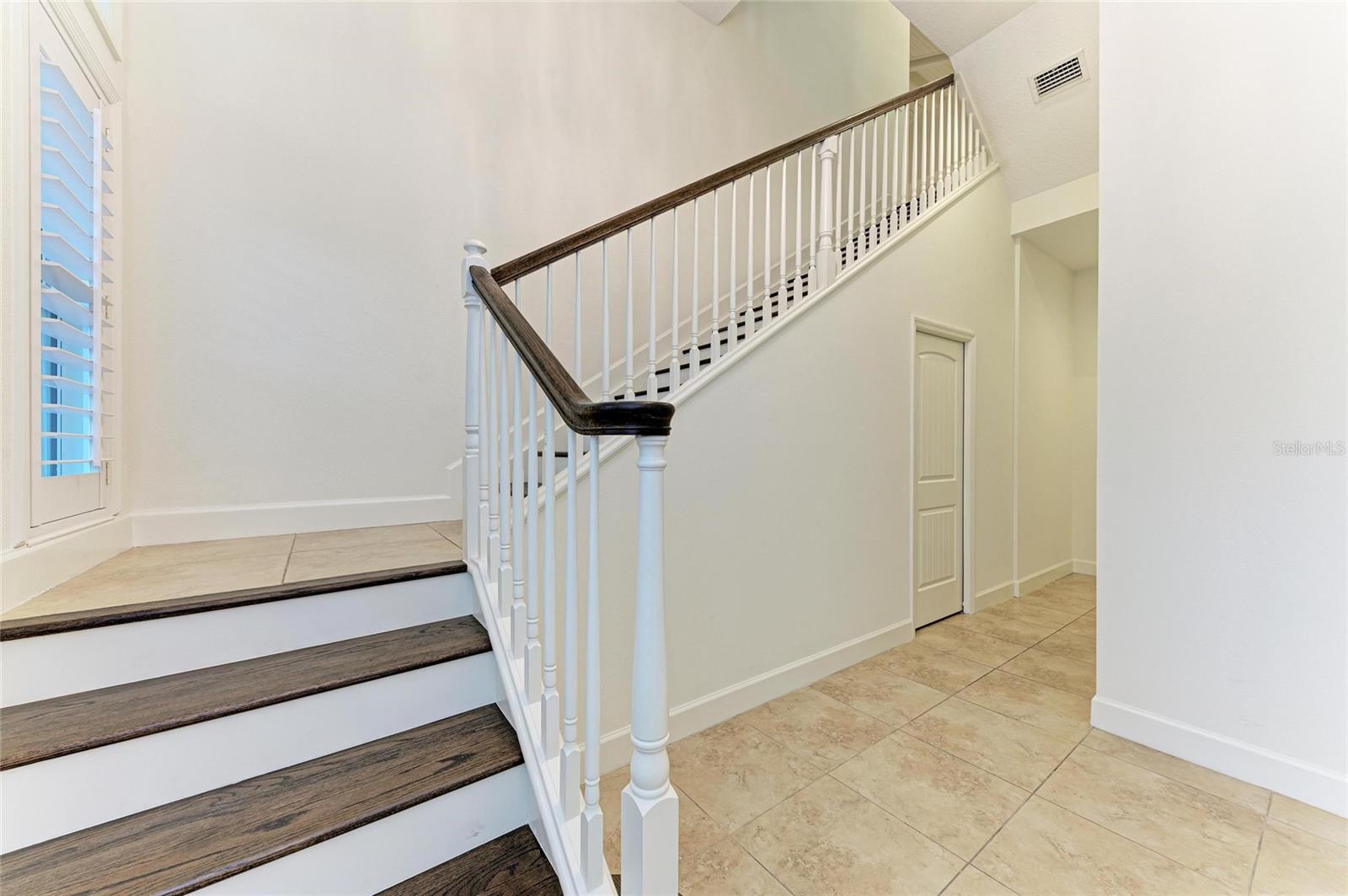 Image 7 of 100 For 258 Sapphire Lake Drive 202