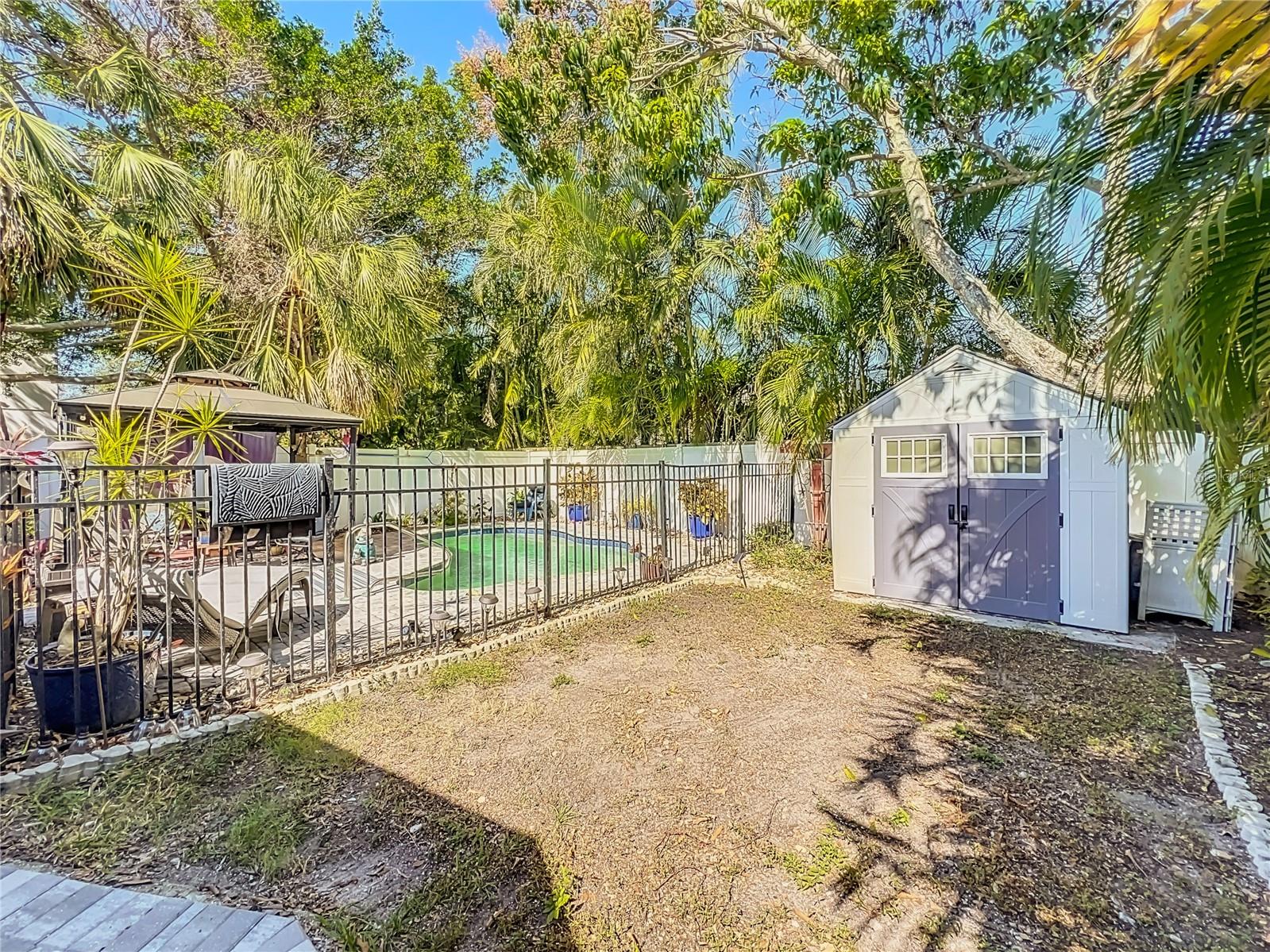 Image 19 of 35 For 1687 Arlington Street