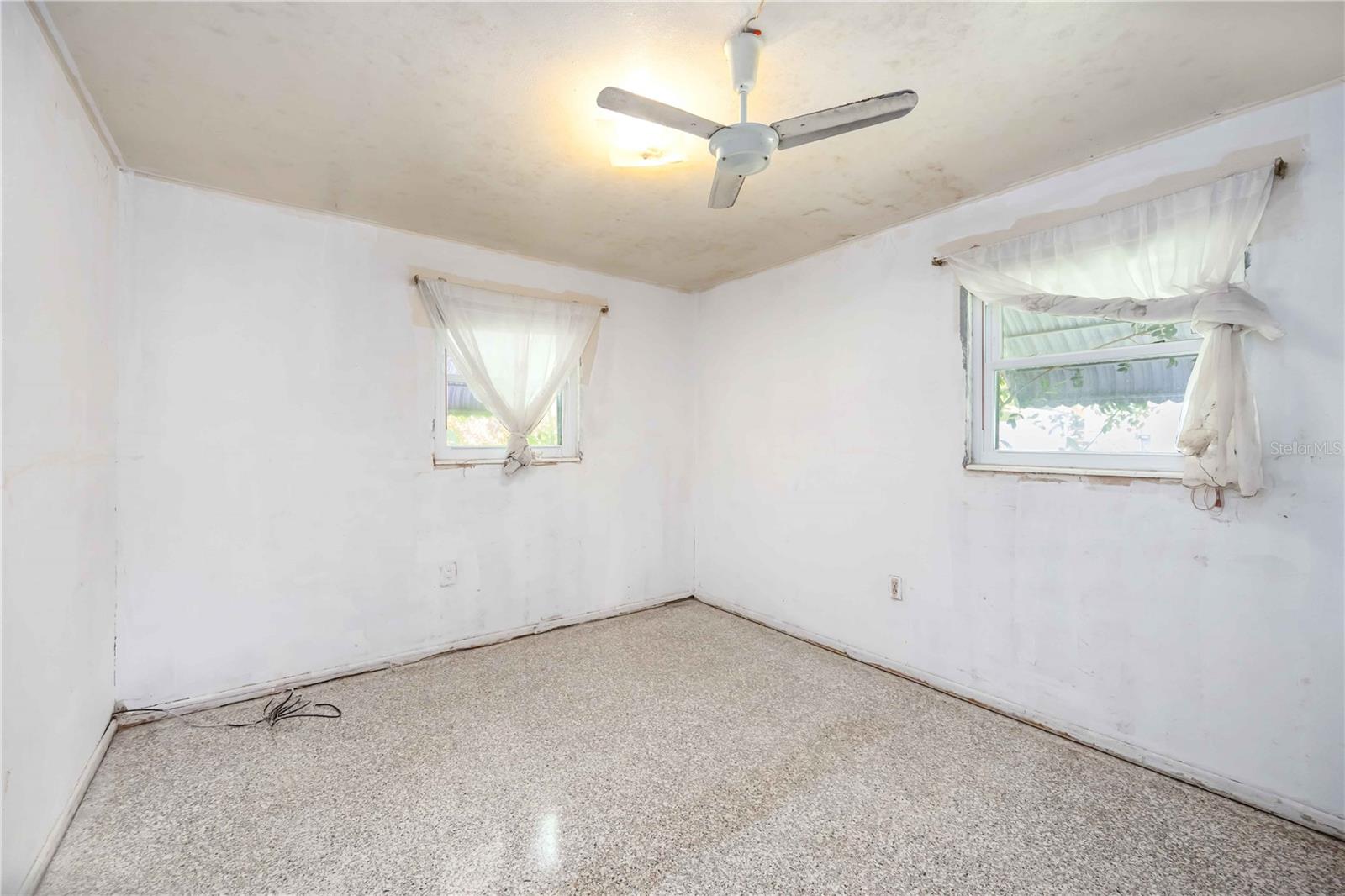 Image 11 of 24 For 2822 Palmadelia Avenue