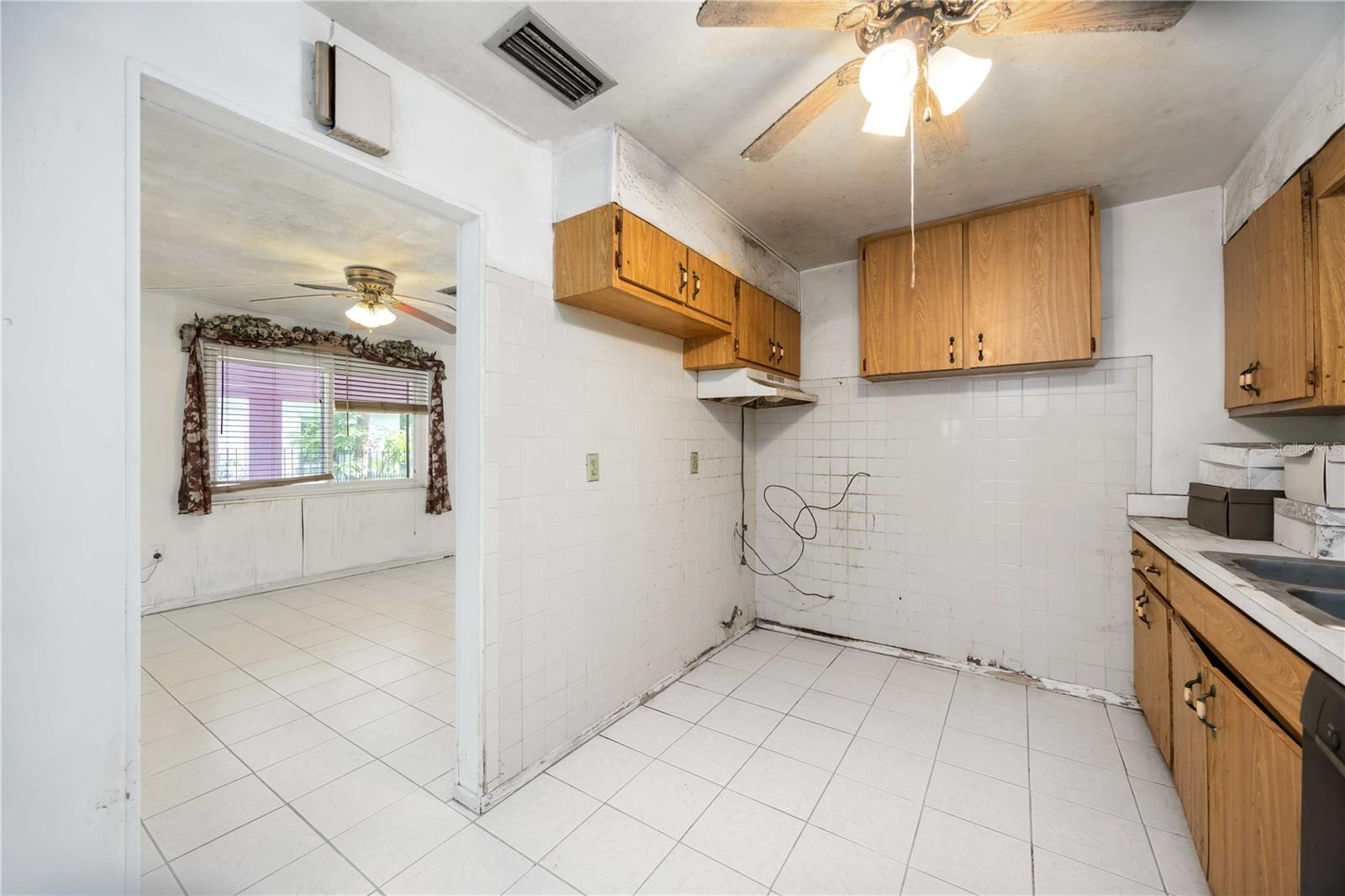 Image 16 of 24 For 2822 Palmadelia Avenue
