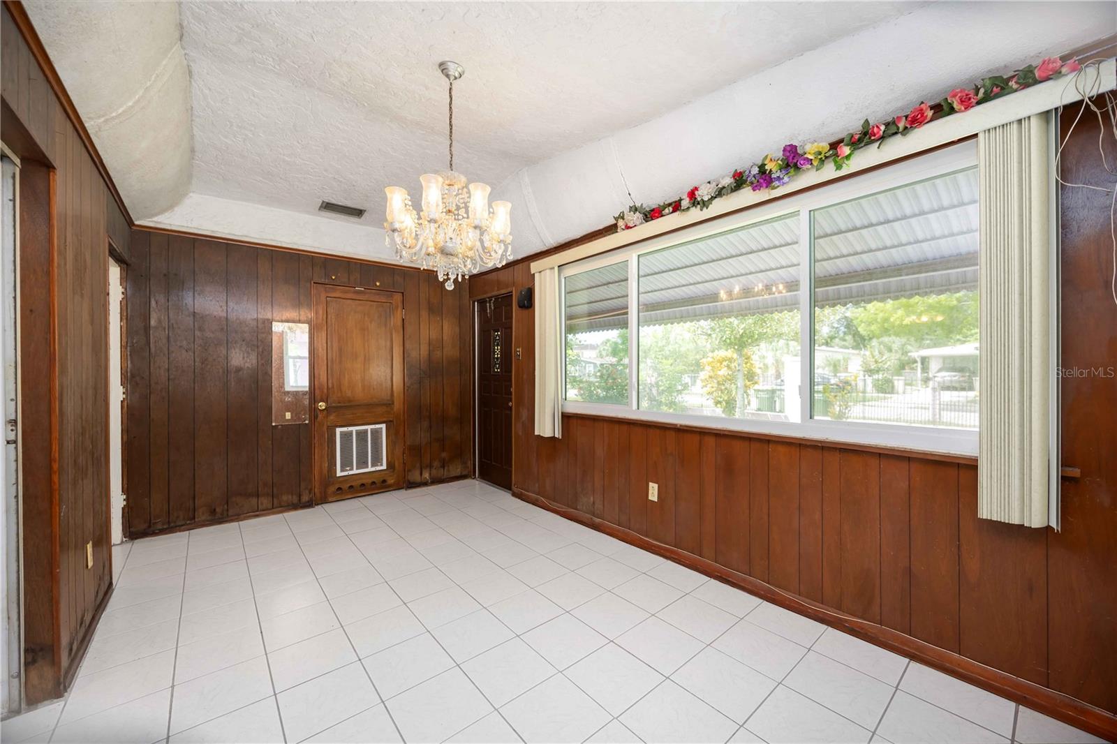 Image 5 of 24 For 2822 Palmadelia Avenue