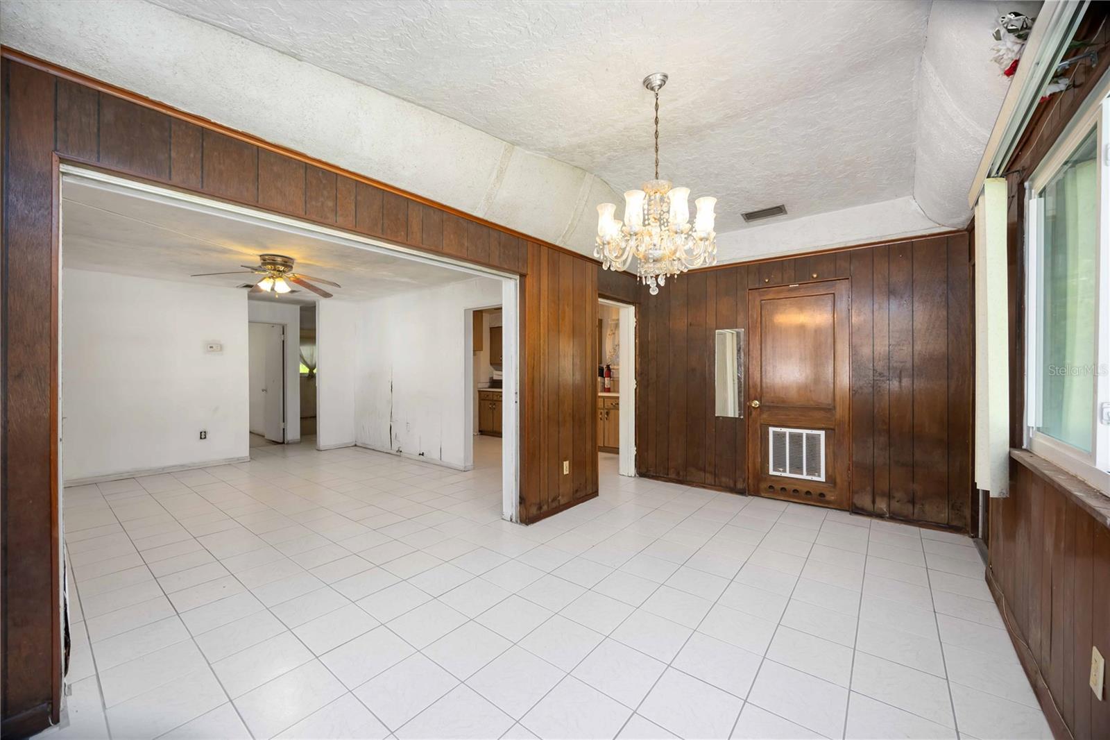 Image 6 of 24 For 2822 Palmadelia Avenue