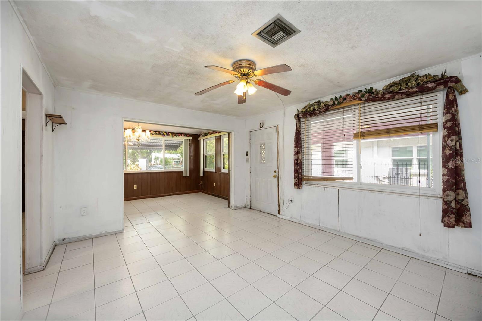 Image 7 of 24 For 2822 Palmadelia Avenue